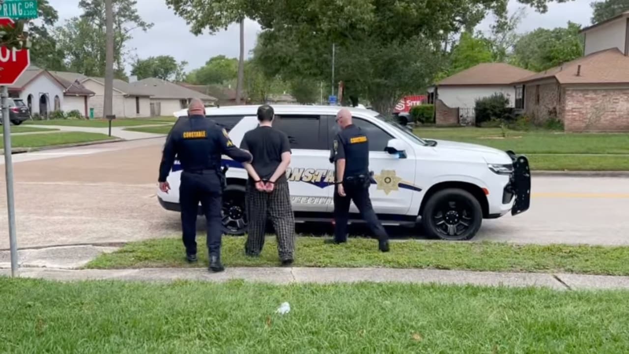 Un hombre ha sido acusado de cinco cargos de posesión de pornografía infantil en el condado de Harris