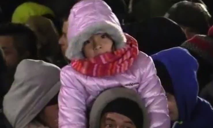 Desafiando el frío y la nieve, miles de peregrinos llegaron hasta el Cerrito del Tepeyac en Des Plaines para rendirle homenaje a la Patrona de México y Emperatriz de América, la Virgen de Guadalupe.