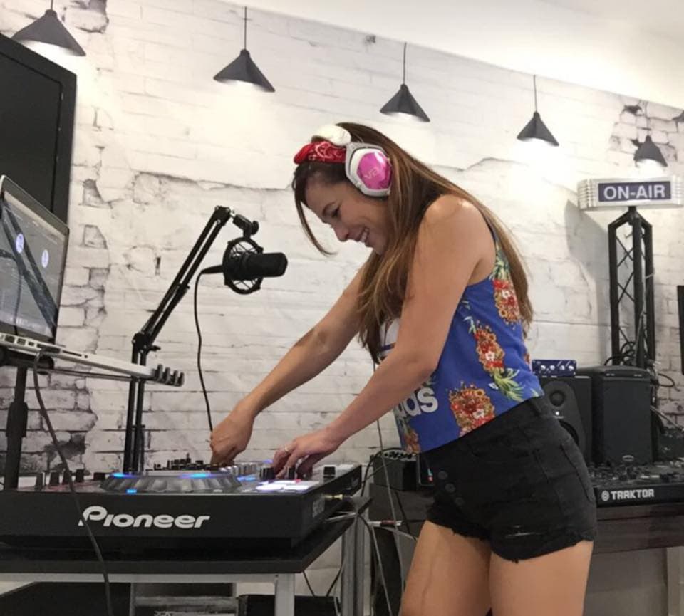 Y la música es parte de su vida.