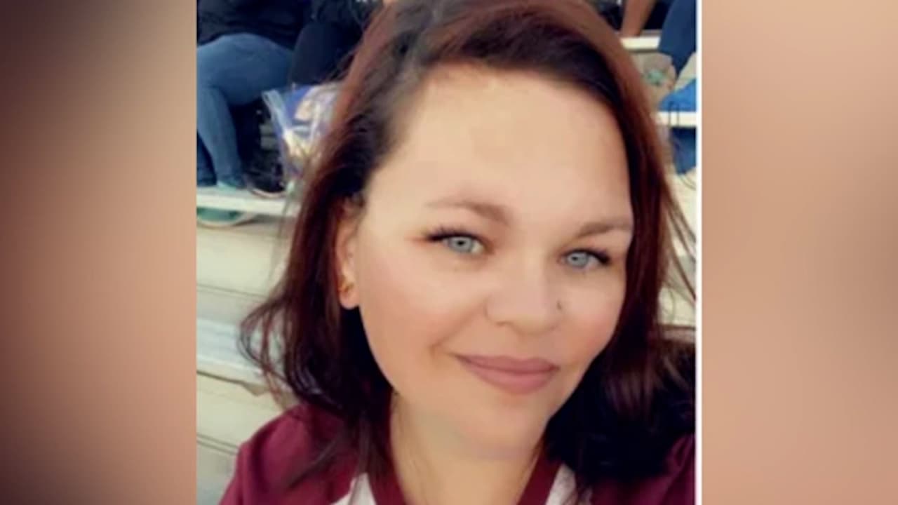 Además, también murió la hija de la pareja fallecida,
<b> Brooke Winek,</b> de 38 años, quien es la madre de la menor de edad.