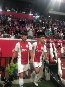 El Ajax mostró su mejor versión para derrotar 4-1 al Heerenveen. Tagliafico en dos ocasiones, Schuurs y Tadic anotaron para los 'ajacied'. Edson Álvarez jugó 80 minutos.