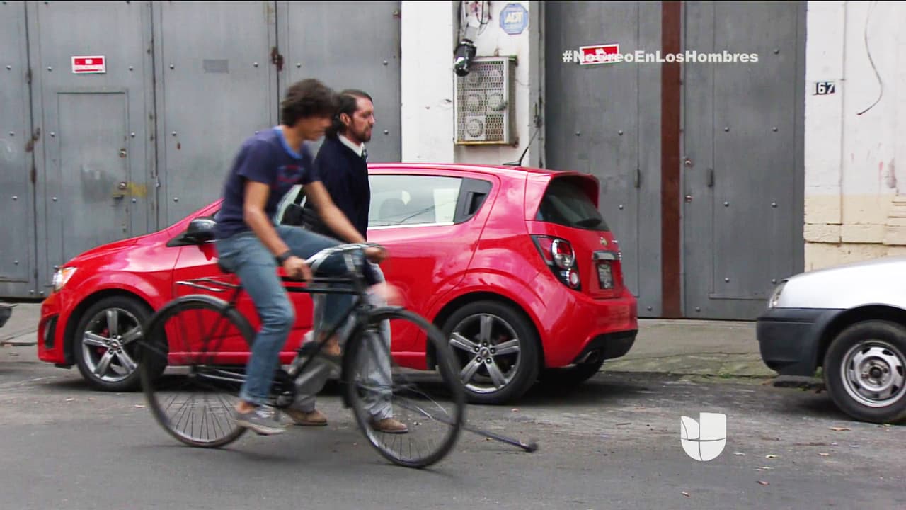 Por su culpa el chico te pateó el bastón.