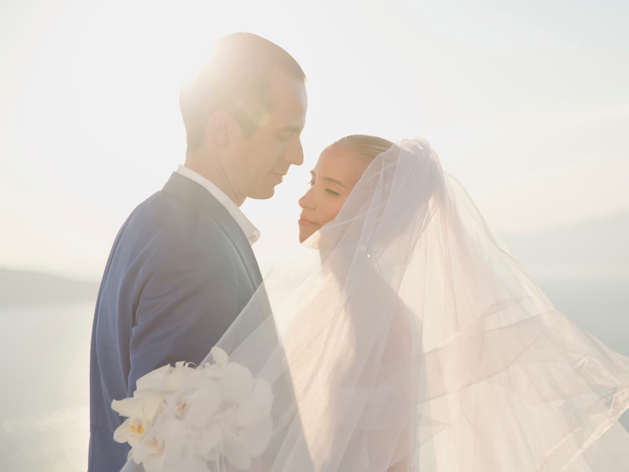 Es tiempo de compromisos serios, uniones sentimentales, inclusive bodas, noviazgos y relaciones que dejan de ser aventuras efímeras para convertirse en algo más.