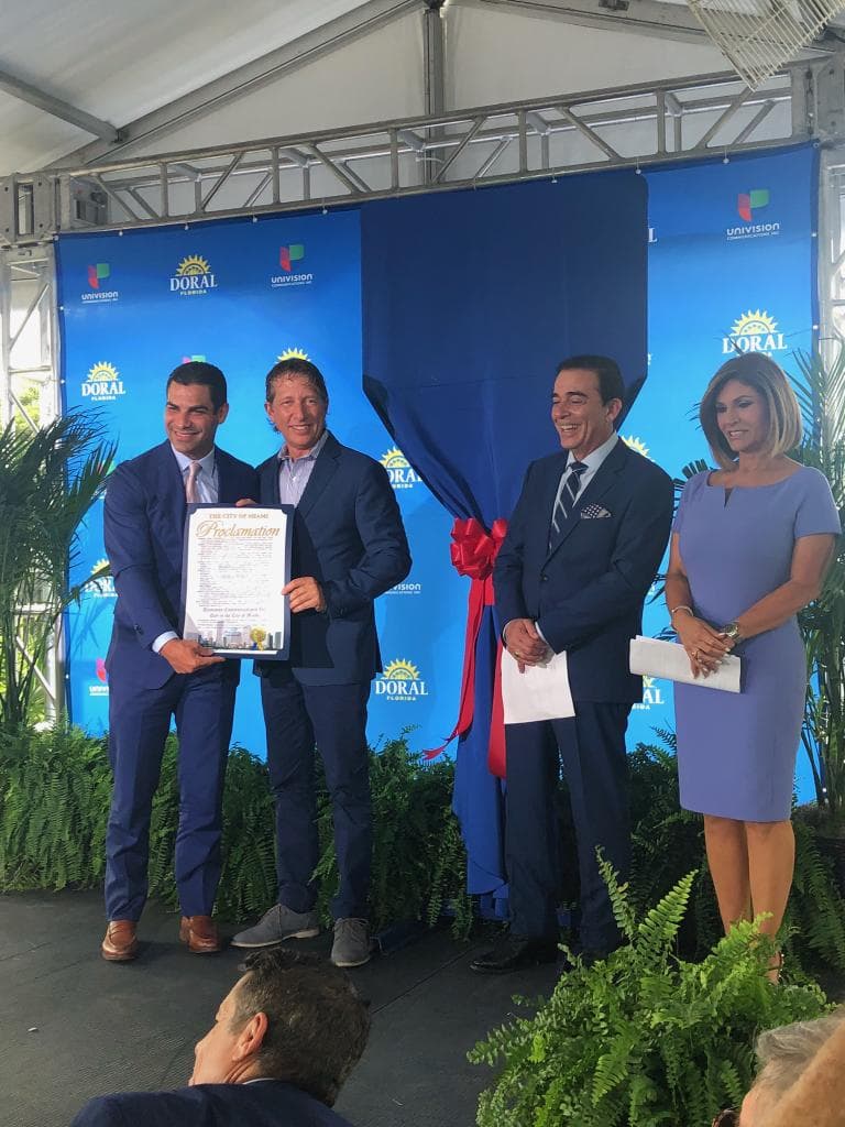 Además, el alcalde de Miami Francis X. Suárez, proclamó el 23 de agosto como el día de Univision.