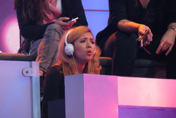 Claro, también se dan tiempo para perderse en su música, con todo y audífonos, como Paloma.