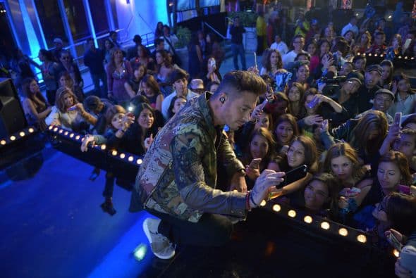 No dejaban de aplaudirle. ¡Todo un bombón!