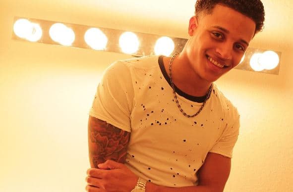 Christian aprovecha sus tatuajes. Es algo que a muchas de las fans vuelve locas.