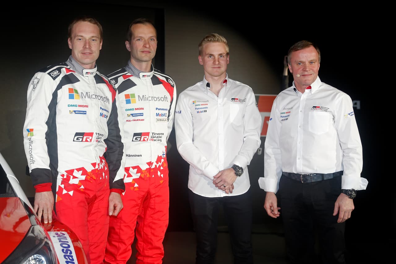 De izquierda a derecha en la imagen:
<b>Jari-Matti Latvala</b>, su compañero de equipo
<b>Juho Hanninen</b>, el piloto de pruebas
<b>Esapekka Lappi</b> y
<b>Tommi Makinen</b>. El Toyota Gazoo Racing presenta una alineación 100% finlandesa.