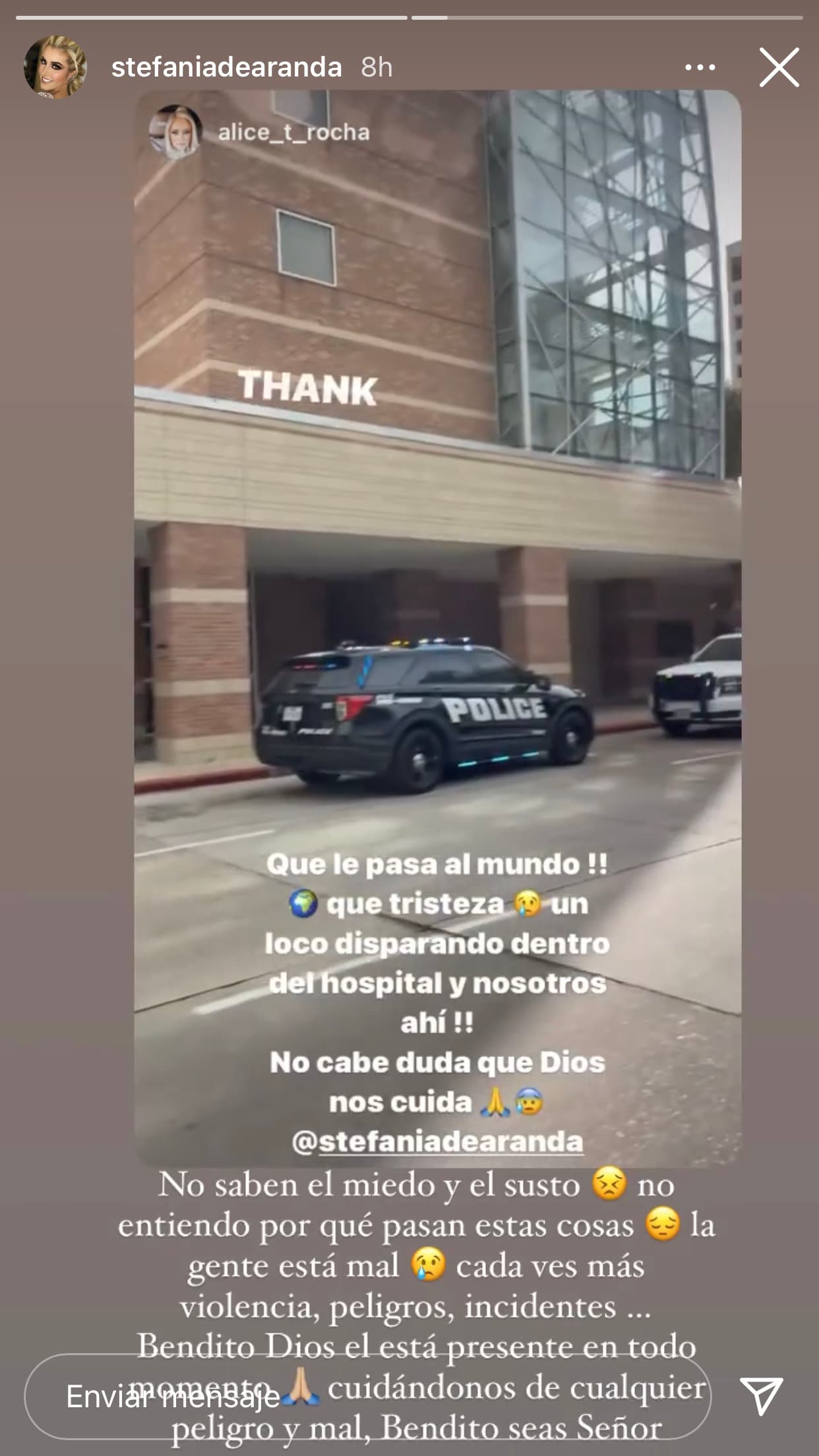Horas después, colgó esta otra afuera del hospital informando que "un loco" entró a las instalaciones "disparando" mientras ella y su madre, Alicia Torres, estaban dentro. 
<br>