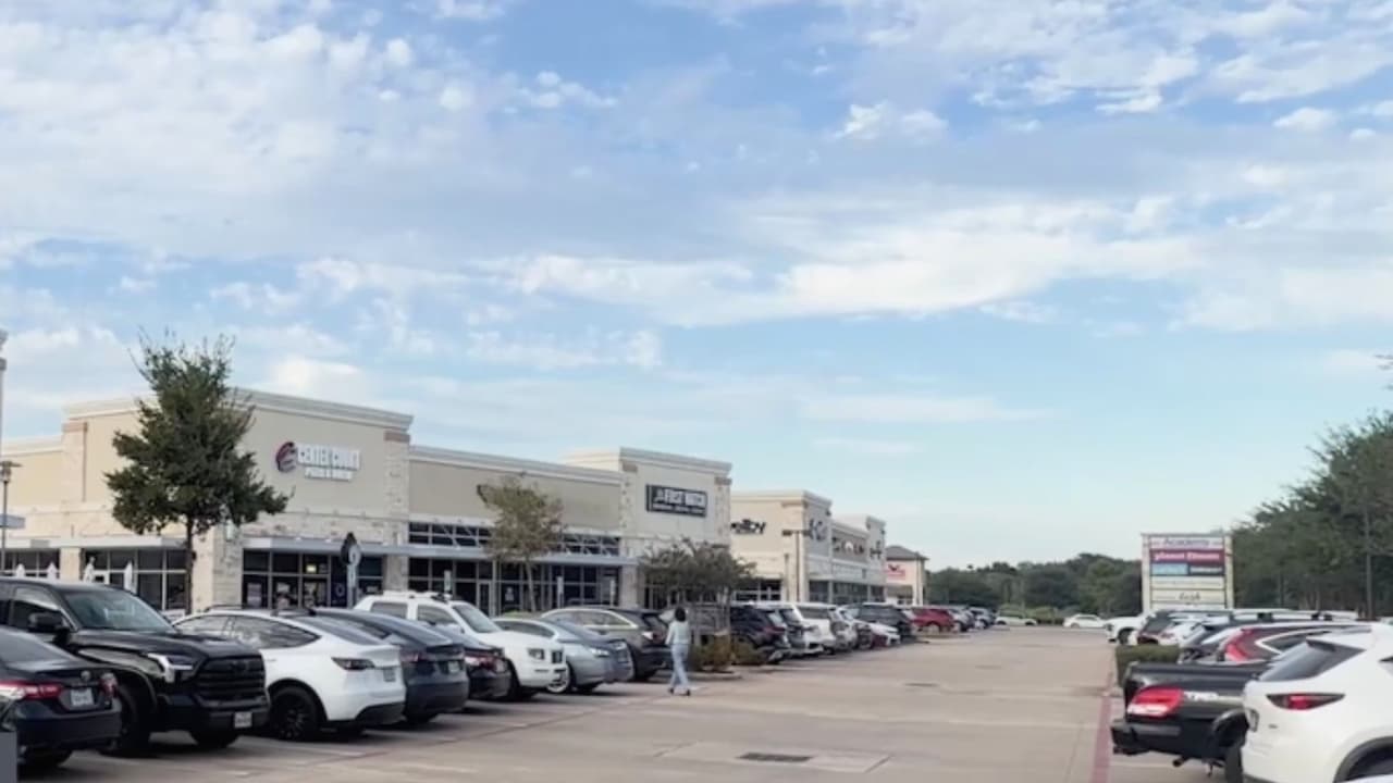 Arrestan a sospechosos de perseguir y robar a una persona que retiró dinero de un banco en Houston