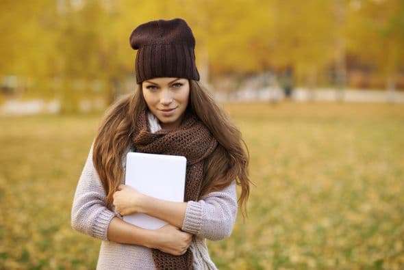 Diario de gratitud. Linda Esposito, psicoterapeuta especializada en estrés y ansiedad, recomienda en la revista Psychology Today llevar un diario en el que escribas tres cosas por las cuales te sientas agradecida, al menos dos veces por semana.