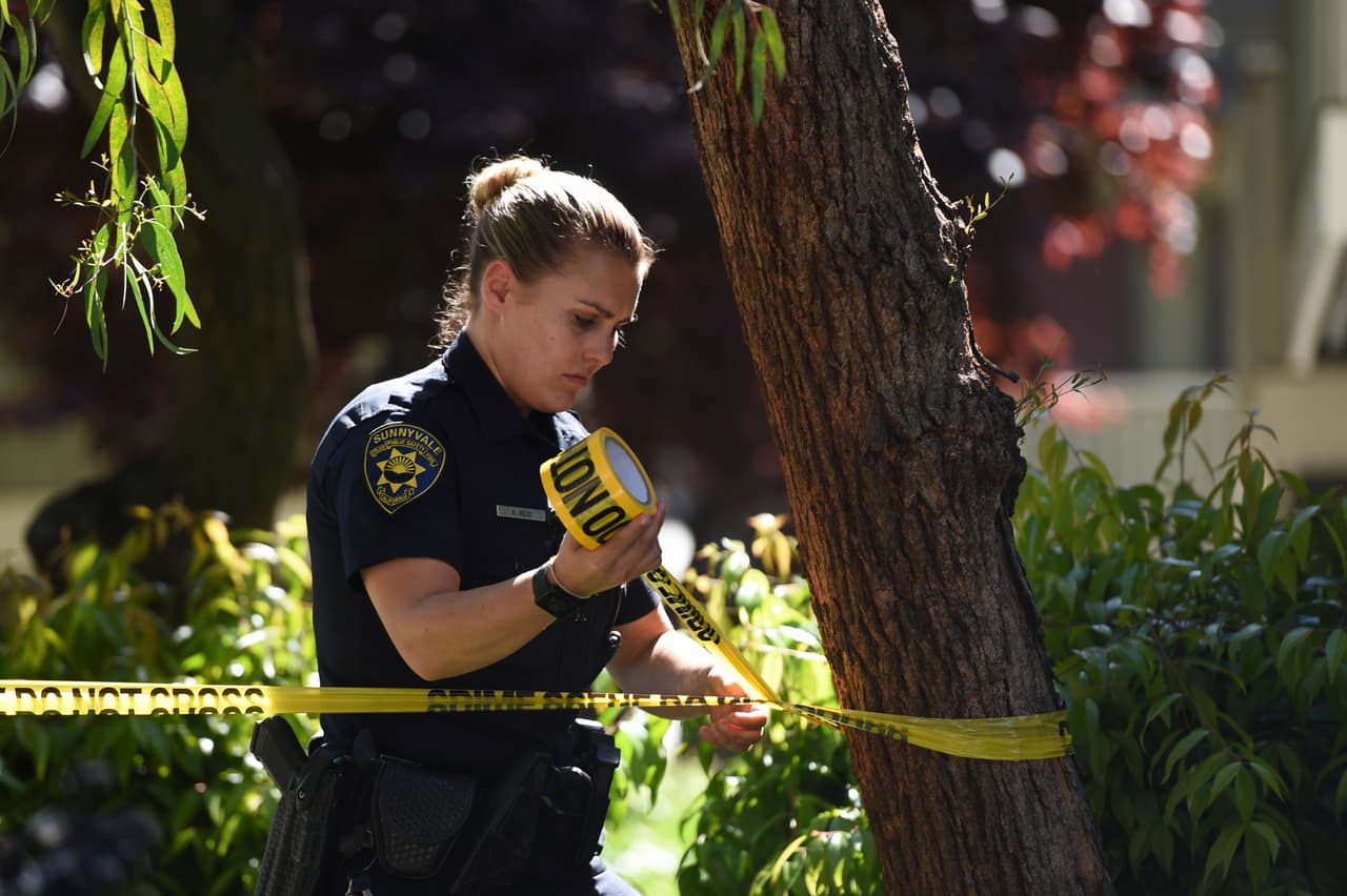 El sospechoso fue detenido en la zona del incidente sin oponer resistencia. En una conferencia de prensa, las autoridades indicaron que se encontraba consciente al momento del arresto y que en ningún momento intentó escapar, sino que espero en el lugar de los hechos a que los oficiales llegaran a ponerlo bajo custodia.