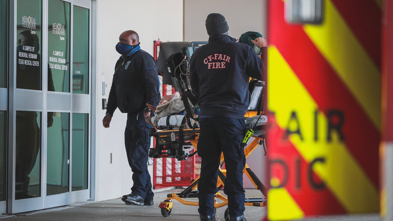 Las autoridades exhortan a la población a que nunca enciendan una parrillera o planta eléctrica dentro de una casa.