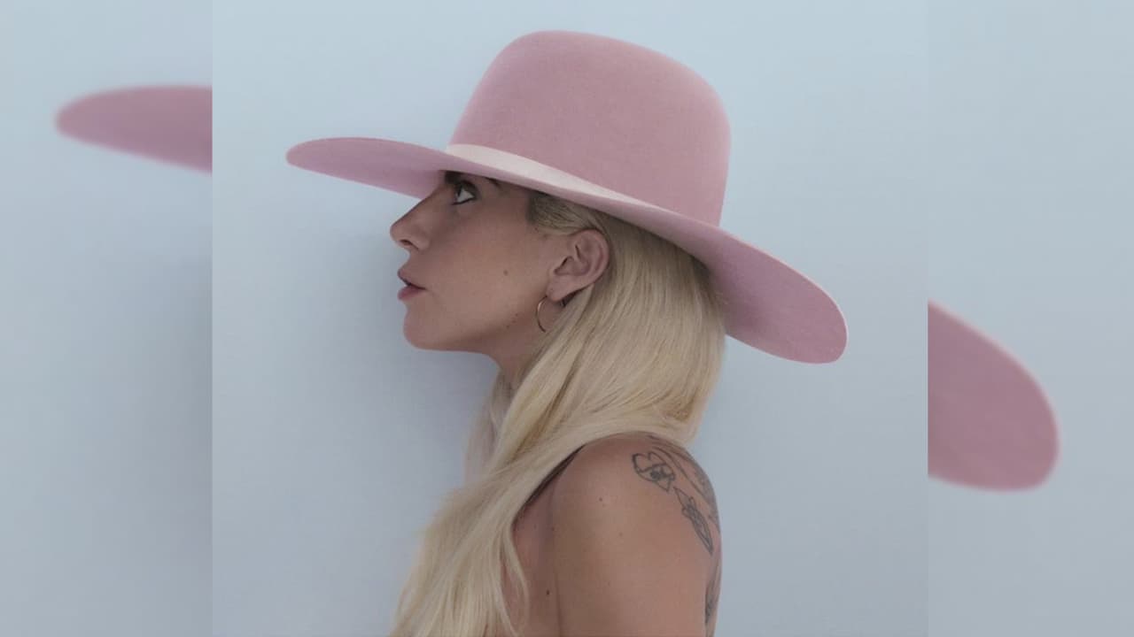 Conoce a la diseñadora mexicana encargada del sombrero favorito de Lady Gaga