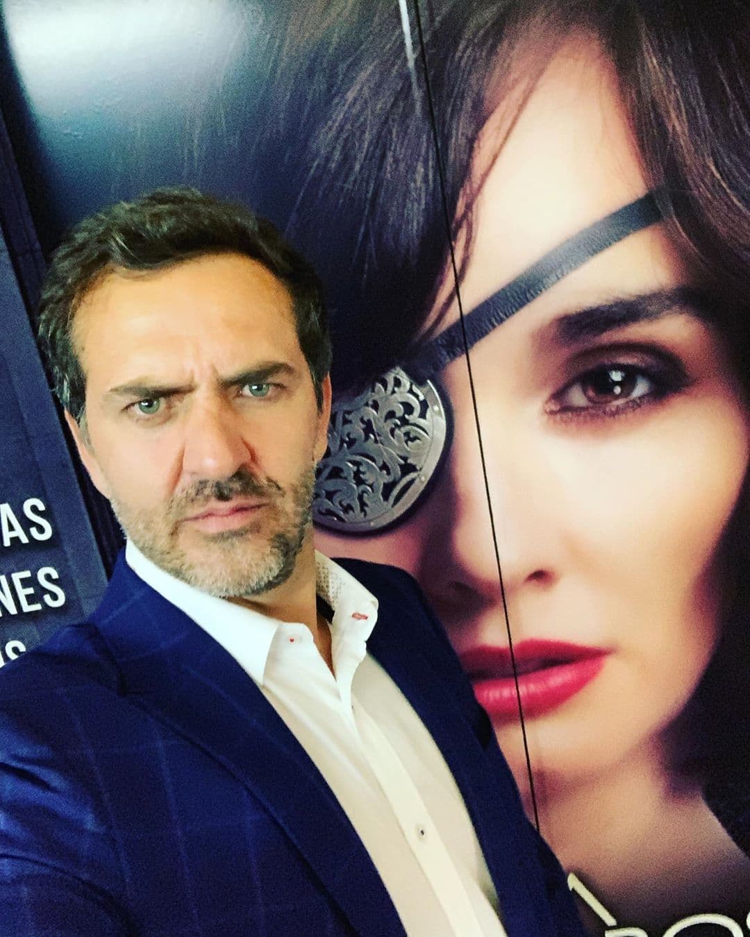 “La verdad, muy afortunado porque trabajar con Paz Vega fue una delicia. Es una actriz talentosa, generosa, profesional, disciplinada, divertida, muy buena compañera, entonces poder compartir con alguien con tanta pasión y tan profesional es algo que siempre agradeces. La verdad estoy agradecido con ella por el trabajo que hicimos y lo profesional que fue”, dijo el actor quien interpreta a Francisco, su amante.