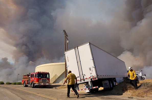 El Incendio Route quemó al menos 4,620 acres cerca de la autopista en Castaic, lo que obligó a cerrar por completo la principal ruta norte-sur entre el sur y el norte de California a través del Valle Central del estado alrededor de la 1:30 p.m.