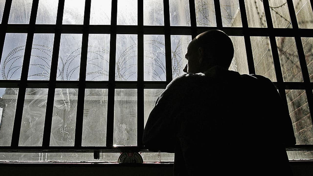 Esta ley busca eliminar los antecedentes criminales de exconvictos en California que ya pagaron sus condenas