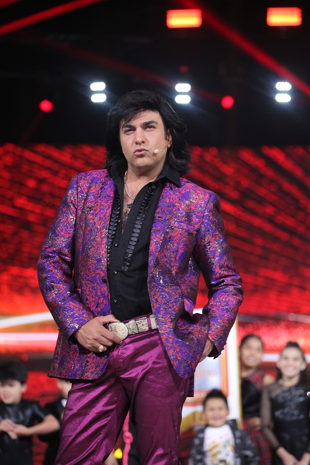 Un mismo color en dos atuendos completamente diferentes y divertidos.