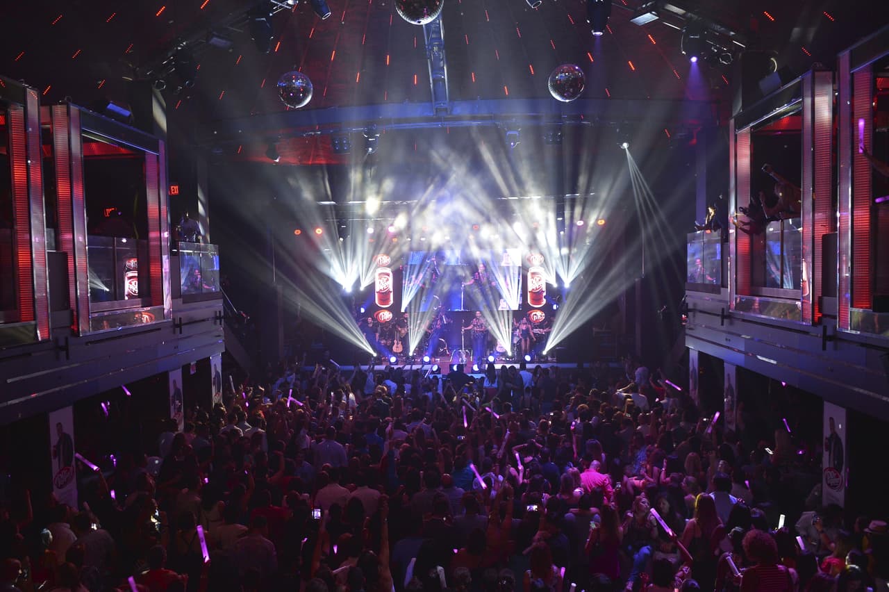 En varias ocasiones, los Premios Juventud han tenido una temática que rige todo el programa.