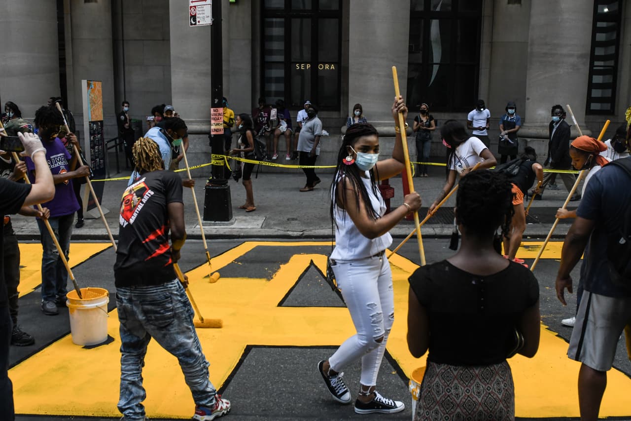"Para mí es un orgullo ser parte de esto, siendo latino en esta comunidad, en esta época es una situación bien delicada", dijo Roberto Aguilar, empleado de la ciudad.