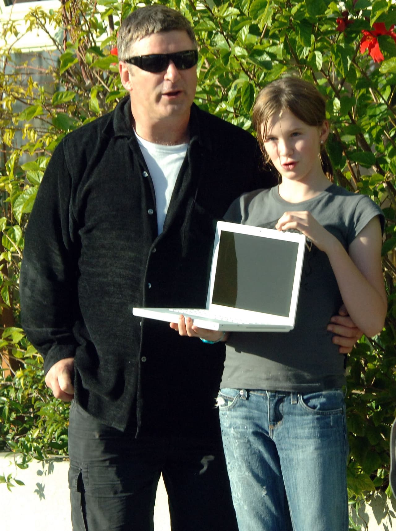 Sin embargo, en otra parte del audio se escucha que él dice: "Me importa un carajo que tengas 12 años, o 11 años, o que seas una niña, o que tu madre sea un desconsiderado grano en el cu… al que no le importa lo que tú haces en lo que a mí respecta".
<br>