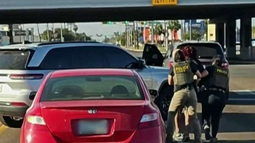 De camino a ser soldado: Denuncian agresión de ICE contra un joven ciudadano estadounidense en Texas