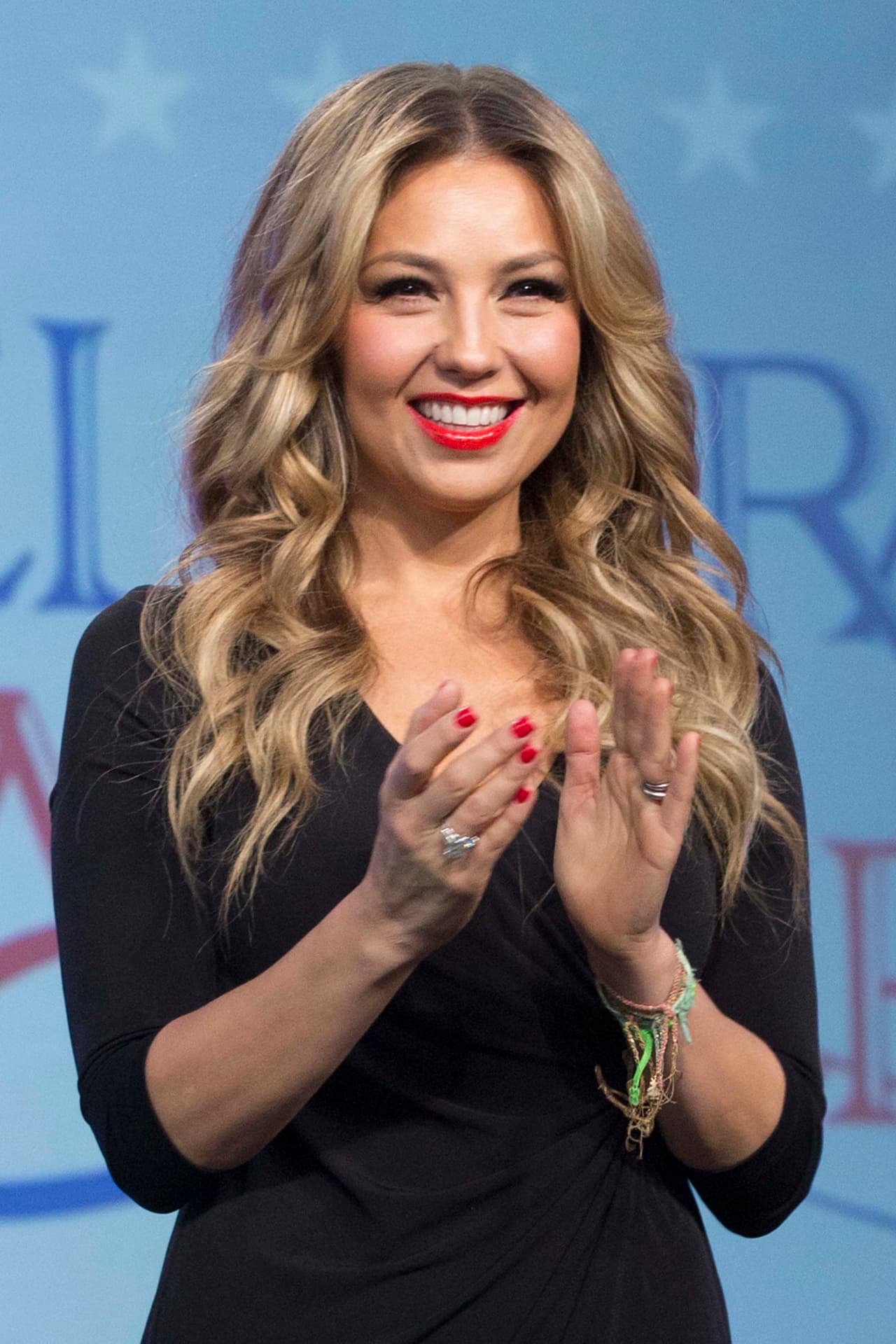 La artista estuvo presente no sólo para convivir con sus seguidores, pues también fue premiada.