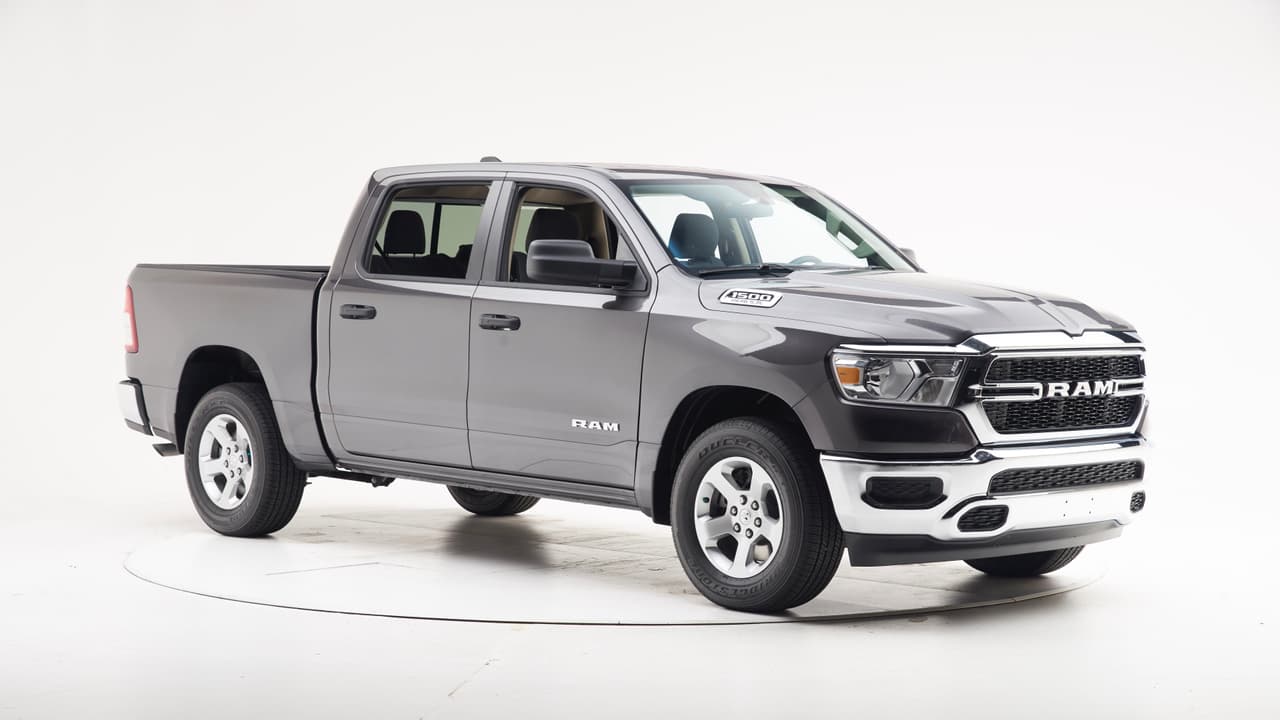 <b>Ram 1500 - fabricadas después de julio de 2018</b>
<br>Resistencia estructural:
<b>Buena</b>
<br>Soporte al pasajero:
<b>Aceptable</b>
<br>Protección de cuello y cabeza:
<b>Buena</b>
<br>Protección de pecho:
<b>Buena</b>
<br>Protección de cadera y muslo:
<b>Buena</b>
<br>Protección de parte baja de la pierna y pie:
<b>Buena</b>
<br>
<br>Calificación general:
<br>
<h3 class="cms-H3-H3">Buena</h3>