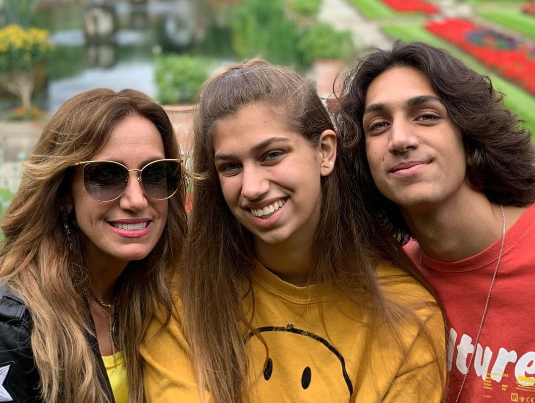 Cabe señalar que el autor de estas imágenes, fue el mismísimo Emilio Estefan, quien mostró sus dotes como fotógrafo.