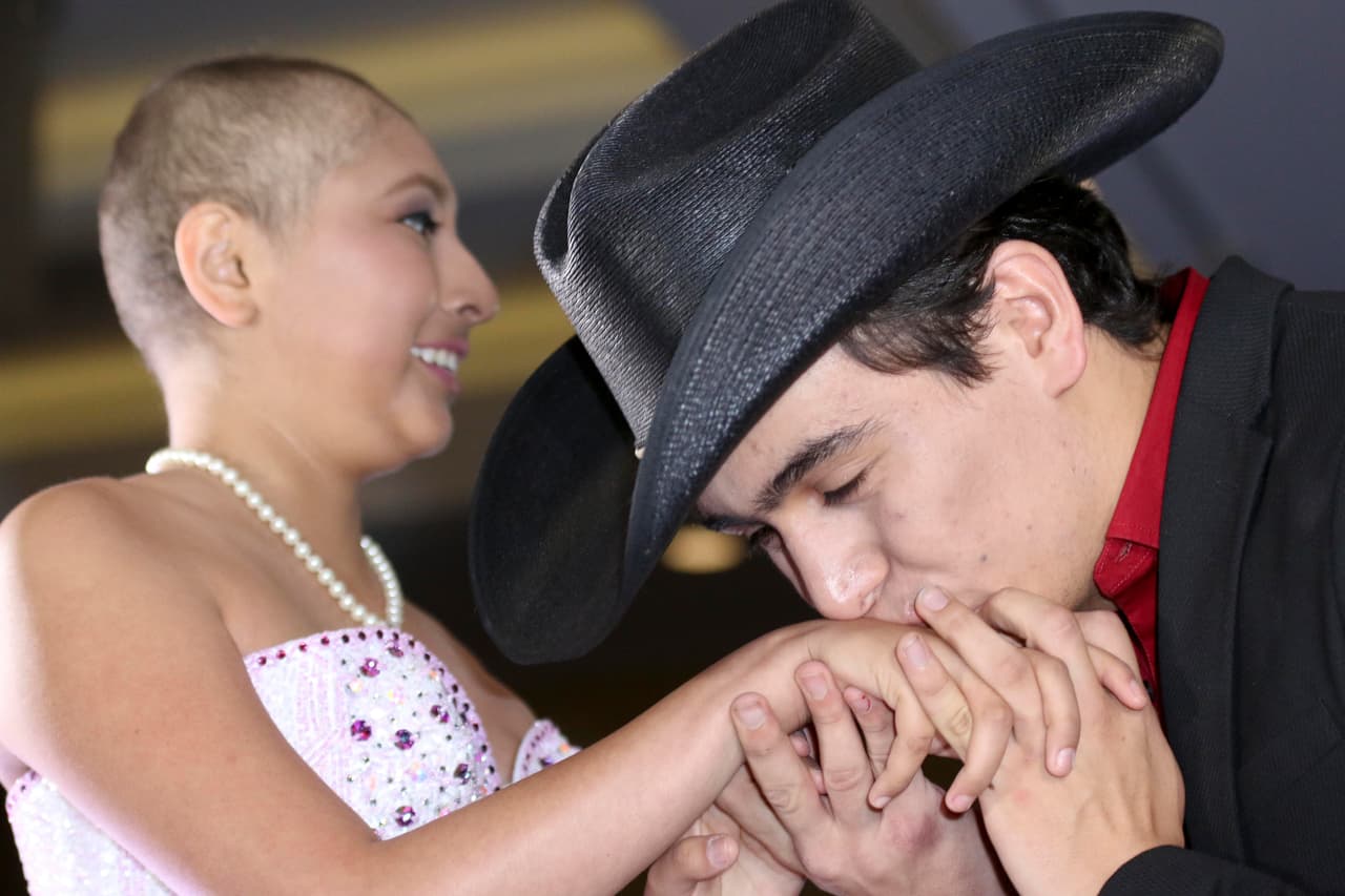 Al terminar el baile, Julián besó la mano de Michelle, ¡qué lindo!