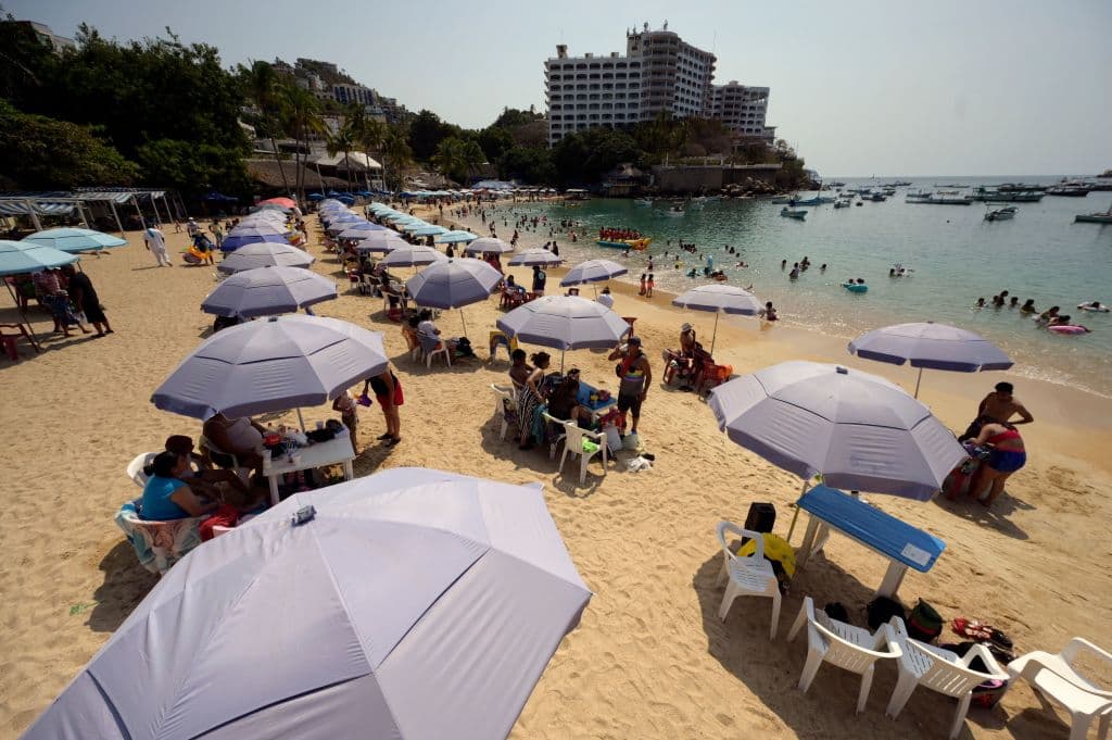 Además de estos cinco estados a los que el DOS pide directamente no viajar, el departamento enumeró otros a los que
<b> pide que se reconsidere cualquier viaje</b>, dada la situación generalizada de inseguridad, debido al crimen, como Chihuahua, Coahuila, Durango, Jalisco, México, Morelos, Nayarit, Nuevo León, San Luis Potosí, Sonora y Zacatecas.