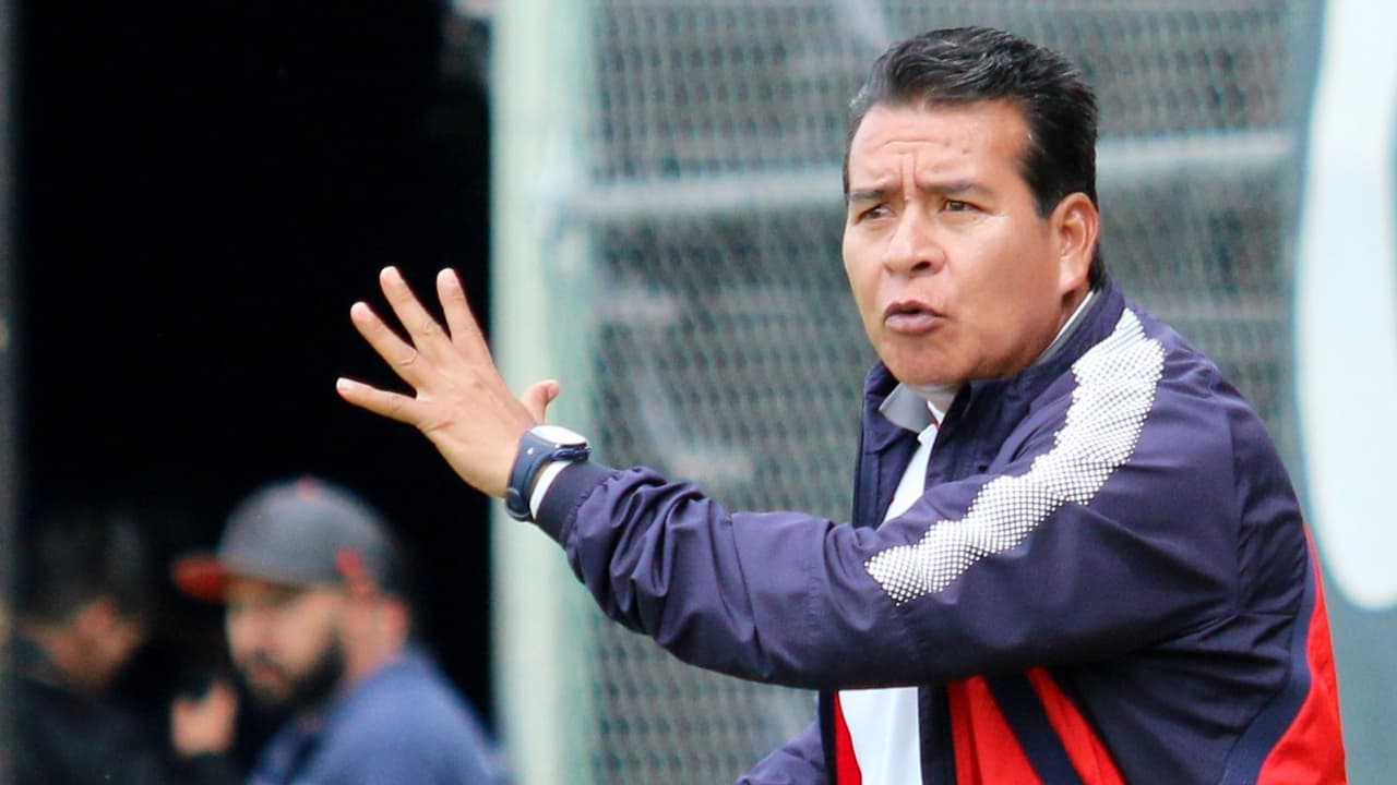 Las primeras palabras de Coyote como entrenador rojiblanco: "Para mí, Chivas representa todo"