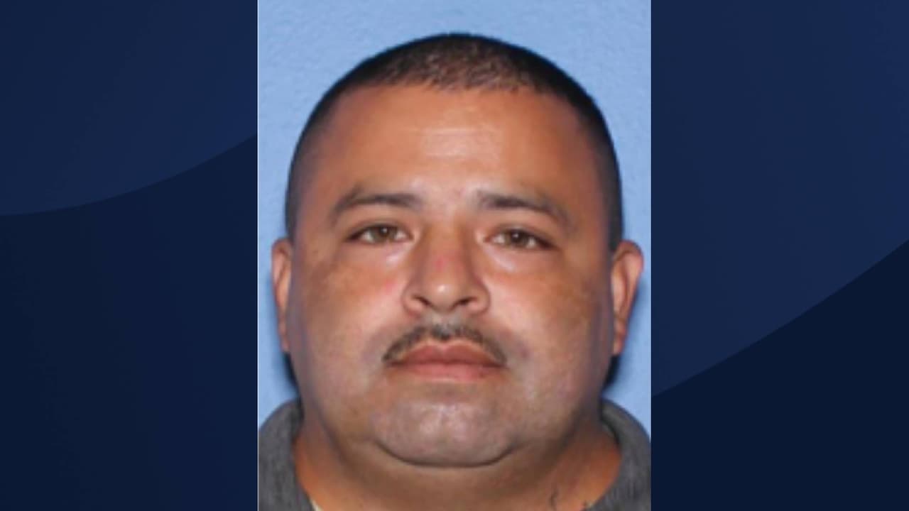 Esmeldo Aragón Montenegro de 39 años, lo buscan por conducta sexual con un menor de edad.
<br>