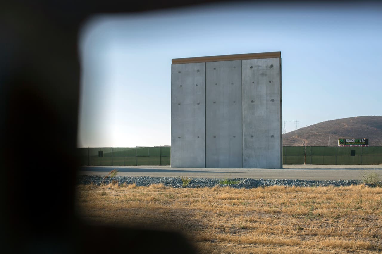 El pasado mes de marzo, el presidente Trump visitó el lugar donde se exhiben los prototipos en Otay, California.