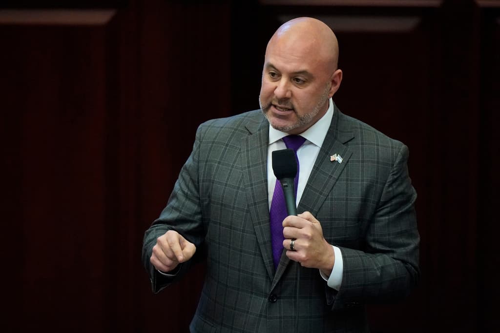 Director Financiero de Florida presenta paquete de restricciones contra la inmigración ilegal