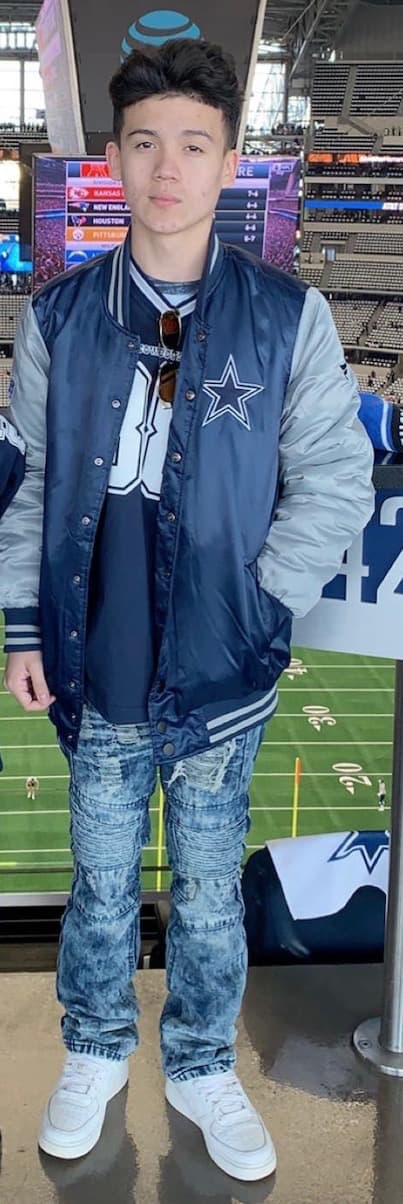 El joven intentaba vender sus audífonos y utilizar los fondos para ir a Six Flags. El tiroteo sucedió el viernes en la cuadra 600 de North Denley Dr.