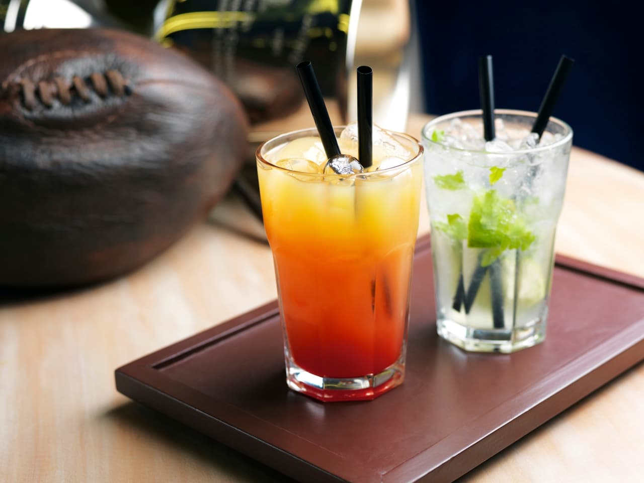 Oportunidades que debes aprovechar este mes: Ese encuentro que ni siquiera sospechabas. Una cena o actividad social en la que puede haber un encuentro interesante que representará un salto cualitativo dentro de tu nivel laboral y económico.