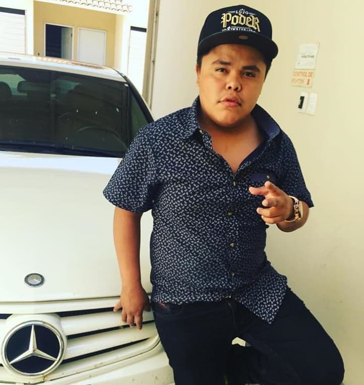 José Luis Lagunas Rosales, mejor conocido como 'El Pirata de Culiacán', se dio a conocer por subir videos a su canal de YouTube, donde abusaba del alcohol y las drogas. Diversos cantantes y agrupaciones aprovecharon esto para invitarlo a sus presentaciones, creciendo así su popularidad.