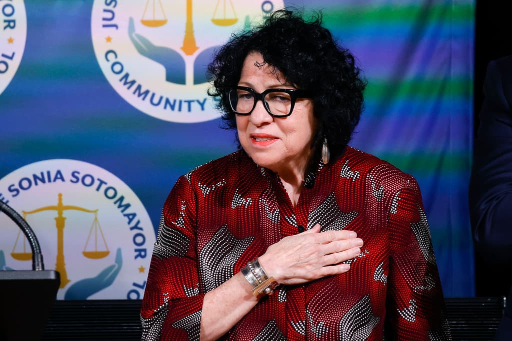 "Una buena educación te ayuda a lograr cualquier sueño que tengas", declaró Sotomayor en Yonkers, una ciudad cercana a su corazón, pues ahí conoció a su exesposo y amigo, Kevin Noonan.