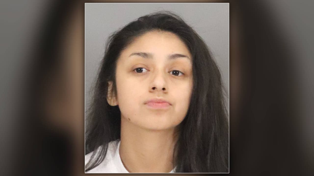 Con rifle en mano, le roban el vehículo a una pareja de la tercera edad en una gasolinera