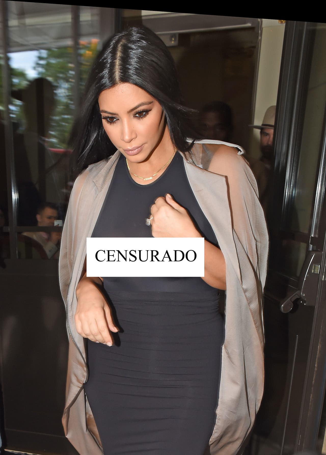 Lo que sorprendió a todos fue que ¡no llevaba sostén!