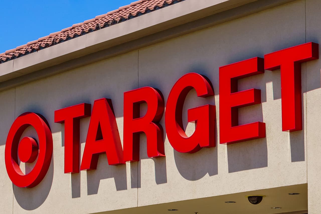 <b>Target:</b>
<br>
<br>⏱ 
<b>24 de diciembre:</b> Horario regular de 8:00 am a 11:00 pm, pero puede variar por localidad
<br>⏱ 
<b>25 de diciembre:</b> Cerrado
<br>⏱ 
<b>26 de diciembre:</b> Horario regular de 8:00 am a 10:00 pm, pero puede variar por localidad