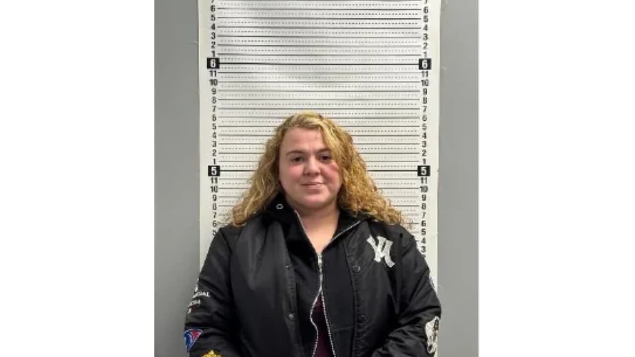 ICE anuncia la detención de una antigua maestra inmigrante de Illinois señalada de cómplice de miembros del Tren de Aragua