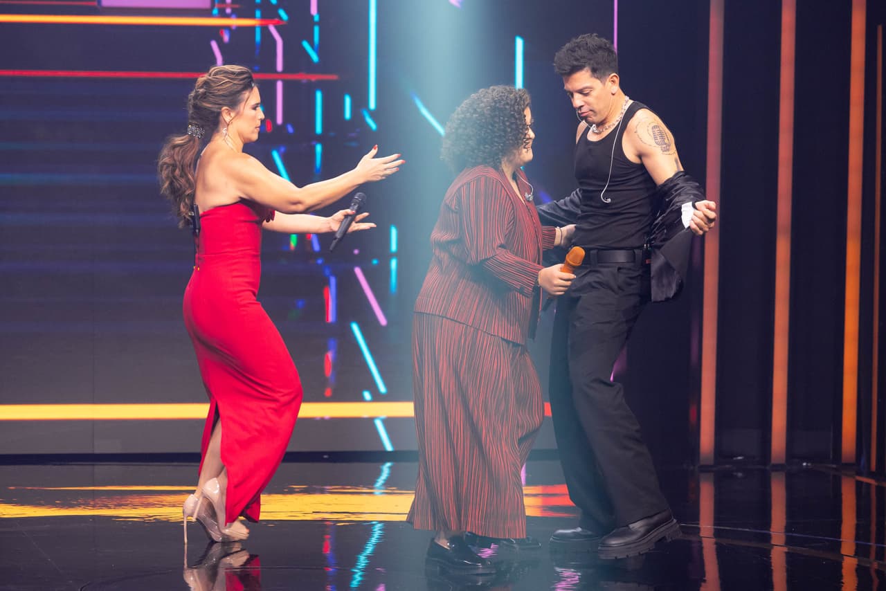 <b>Mijares le prohibió a Yahir bailar con Lucerito </b>
<br>
<br>En ese mismo programa, el cantante de 46 años le pidió al ‘Soldado del amor’ permiso para bailar reggaetón con su hija. Él aceptó con una condición: que hubiera una “distancia prudente” entre los dos. 
<br>
<br>Contra todo pronóstico, Las Estrellas superaron el reto y, aunque un poco celoso, el papá de Lucerito se mostró satisfecho con el resultado. 
<br>