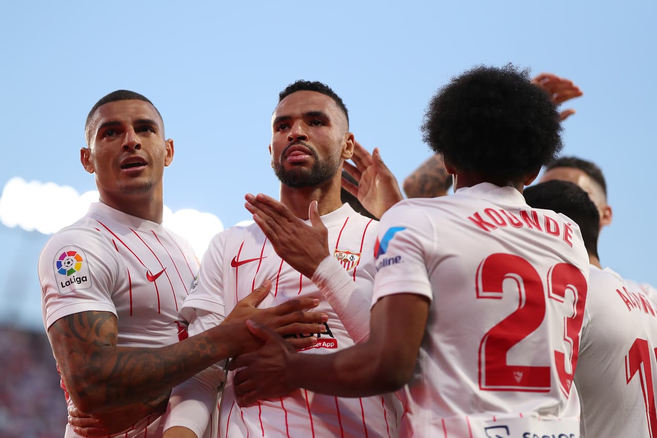 Con un golazo de tiro libre de Pérez, el Cádiz sacó un punto muy importante para eludir el descenso y dejó al Sevilla a expensas del Barcelona y el Betis en la lucha por el segundo lugar de LaLiga.