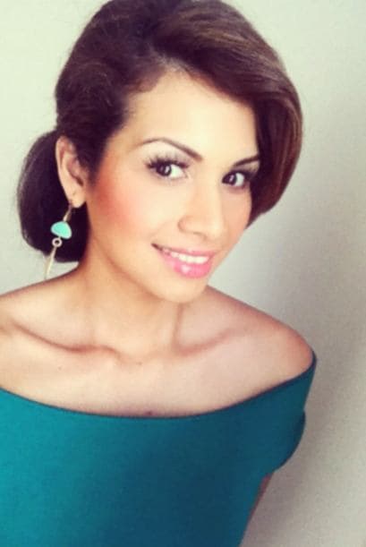 A través de las famosas fotos 'selfies' es como nuestra reina mantiene una estrecha relación con sus seguidores. Este tipo de fotos se han convertido en un fenómeno y no hay quién no se haya tomado una. Ahora puedes subir la tuya con el hashtag #NBLselfie para ganar un kit de belleza, los detalles aquí