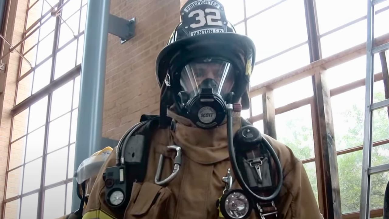 <b>Ubicado dentro del <a href="https://maps.app.goo.gl/eNc2frCzwnvtiVff9" target="_blank">icónico Central Fire Station</a></b>, este museo es un crisol de historia viva. Desde el momento en que pones un pie en su vestíbulo histórico, 
<b>te sumerges en un mundo de recuerdos fascinantes</b> que datan desde la década de 1800 hasta nuestros días. ¿Quieres saber cómo era el equipo de los bomberos en 1935? 
<b>¡Este es el lugar para descubrirlo!</b>
