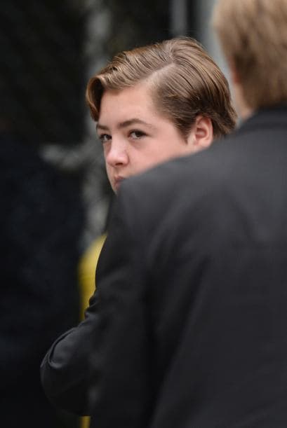 Familiares y amigos de James Gandolfini se dieron cita el día de hoy en la Catedral de San Juan el Divino, en Manhattan, para darle el último adiós al actor quien perdió la vida en Roma, Italia, mientras disfrutaba de unas vacaciones al lado de su hijo Michael. A la ceremonia asistieron poco más de 500 personas y sus amigoas más cercanos dedicaron palabras emotivas al actor de la serie “The Sopranos”. Aquí los videos más chismosos.