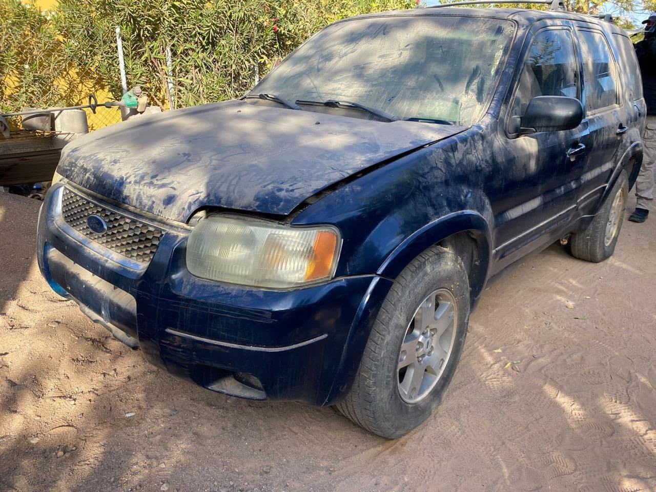 También se encontraron
<b> vehículos modificados</b>, en cuyo interior había más cartuchos y cargadores.