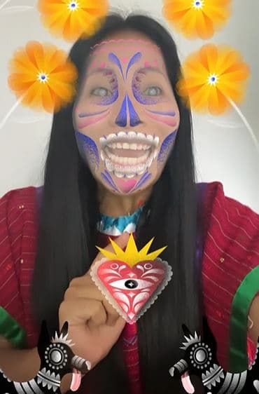 Para festejar el Día de Muertos, 
<b>Yalitza Aparicio</b> 
<a href="https://www.instagram.com/reel/CVlY0VeFYZa/" target="_blank">subió un video</a> usando un filtro digital de Catrina, mientras leía una calaverita literaria que ella misma escribió y que versaba sobre las celebraciones en el estado de Oaxaca.